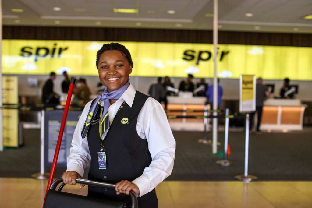 Empleado de bolsas en Spirit Airlines