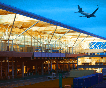 Avion au-dessus de l'aéroport